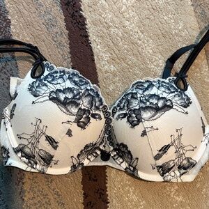 Victoria's Secret Black and White Lace Bra